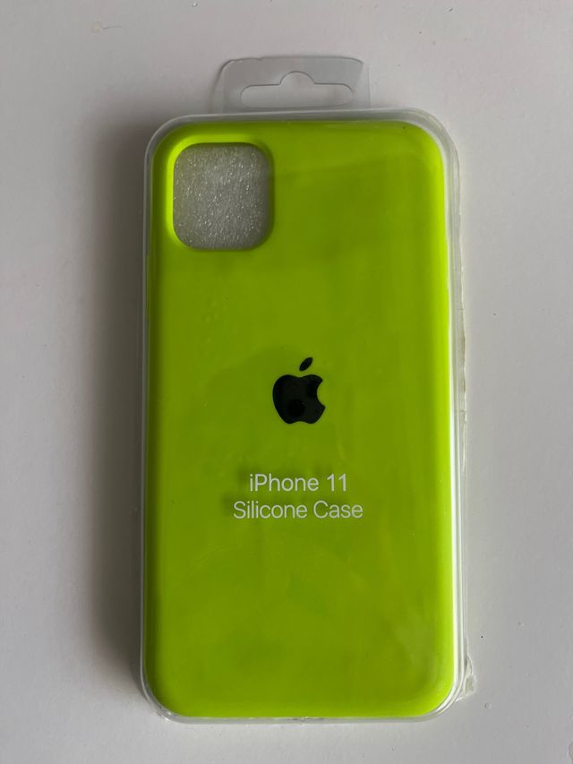 Vendo fundas para iPhone 11 en  buen estado.