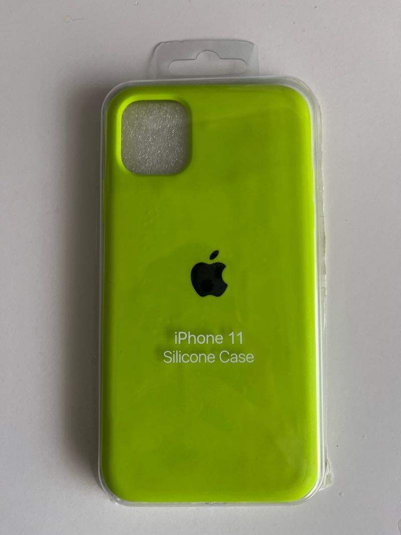 Vendo fundas para iPhone 11 en  buen estado.