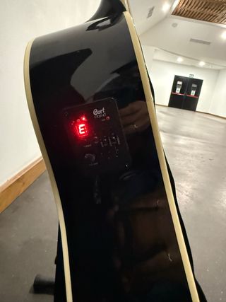 Guitarra Cort Acústica Negra (NUEVA) + Funda Nueva