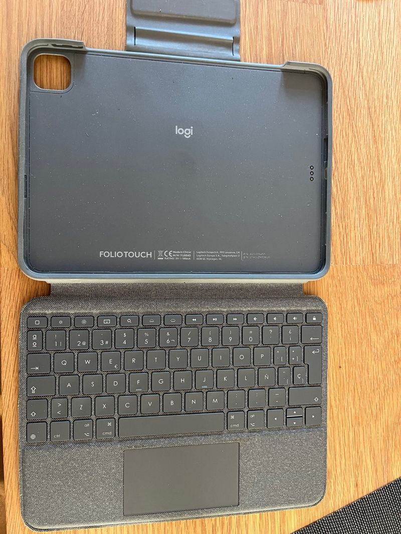 Funda iPad Pro 11 con Teclado Logi