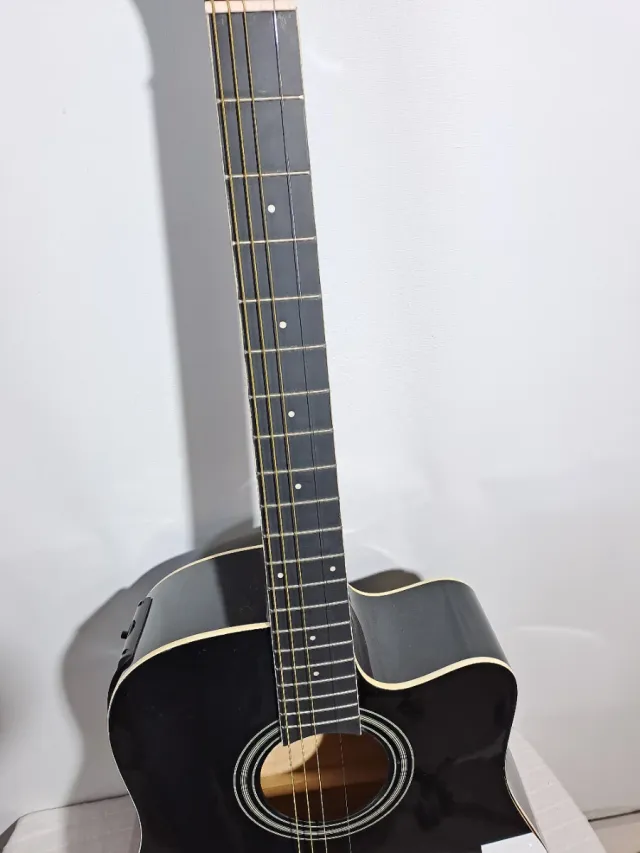 Guitarra Electroacústica Negra