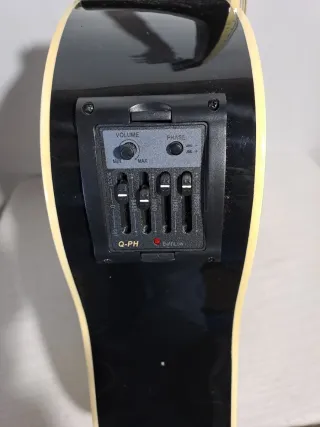 Guitarra Electroacústica Negra