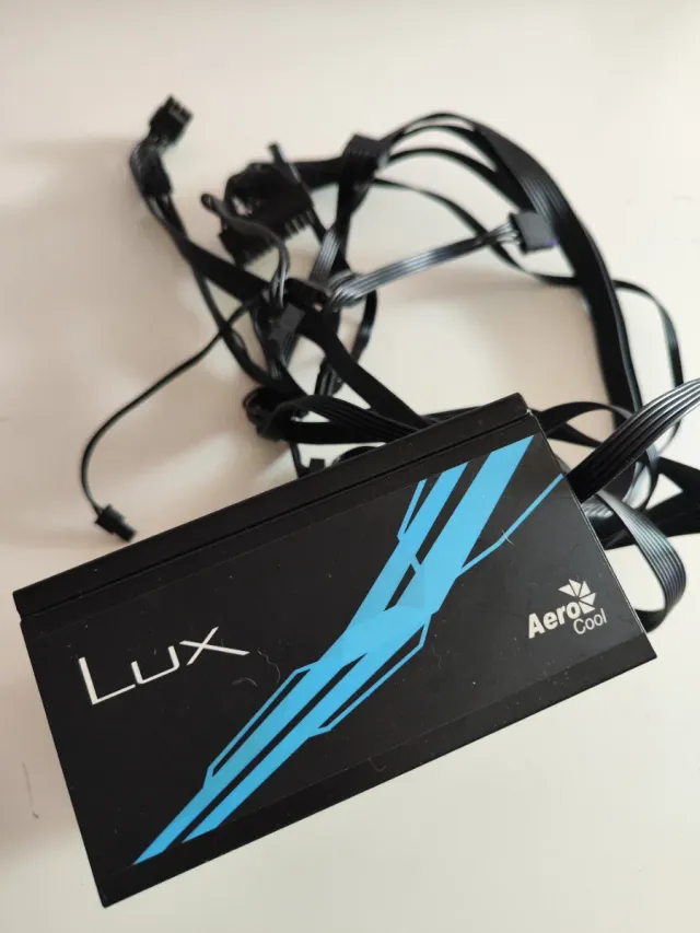 Fuente Alimentación AeroCool LUX 650W