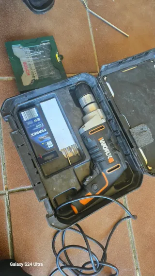 Taladro WORX con brocas BOSCH