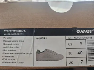 Zapatillas deportivas blancas y verde menta