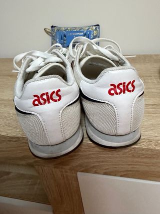 Zapatillas Asics Blancas y Rojas