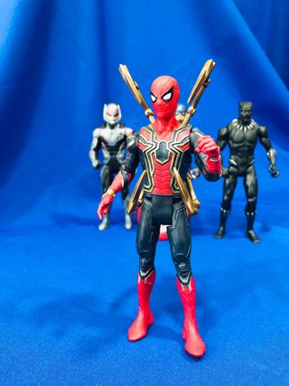 Lote 4 figuras superhéroes Marvel