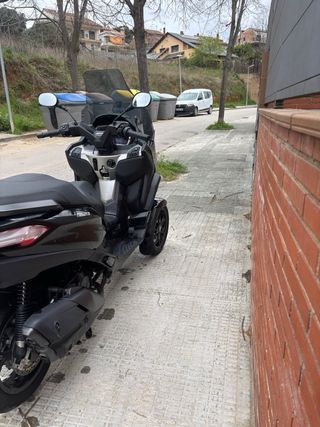 Piaggio MP3 400 HPE Negra