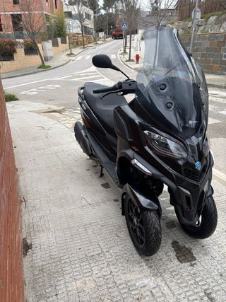 Piaggio MP3 400 HPE Negra