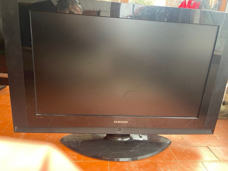 TV Samsung LCD 32 Negra afbeelding 2