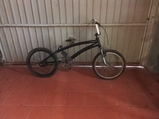 Bicicleta BMX Negra