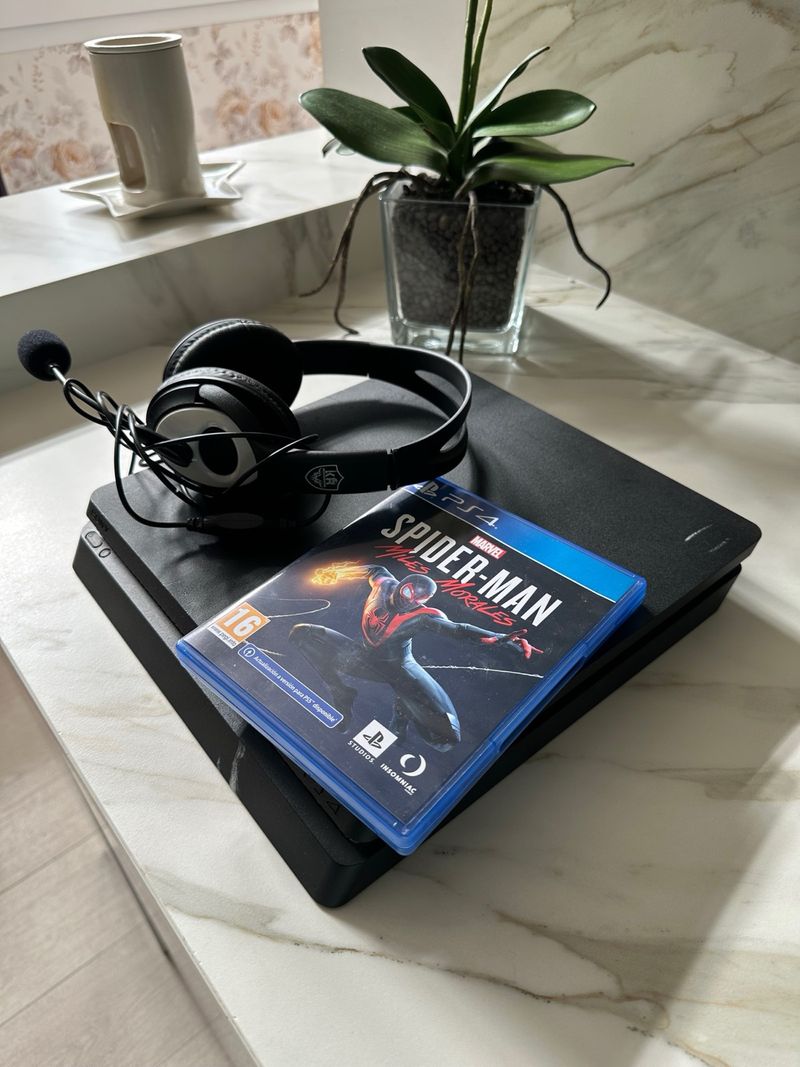 PS4 Spider-Man Miles Morales + Cascos