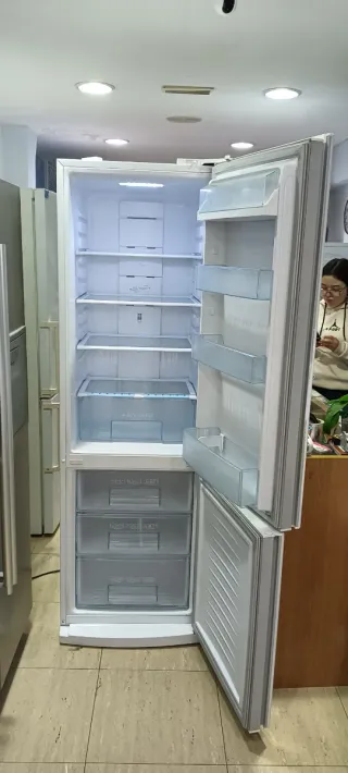 NEVERA COMBI DAEWOO NO FROST ENERGÍA A+