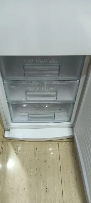 NEVERA COMBI DAEWOO NO FROST ENERGÍA A+