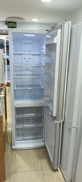 NEVERA COMBI DAEWOO NO FROST ENERGÍA A+