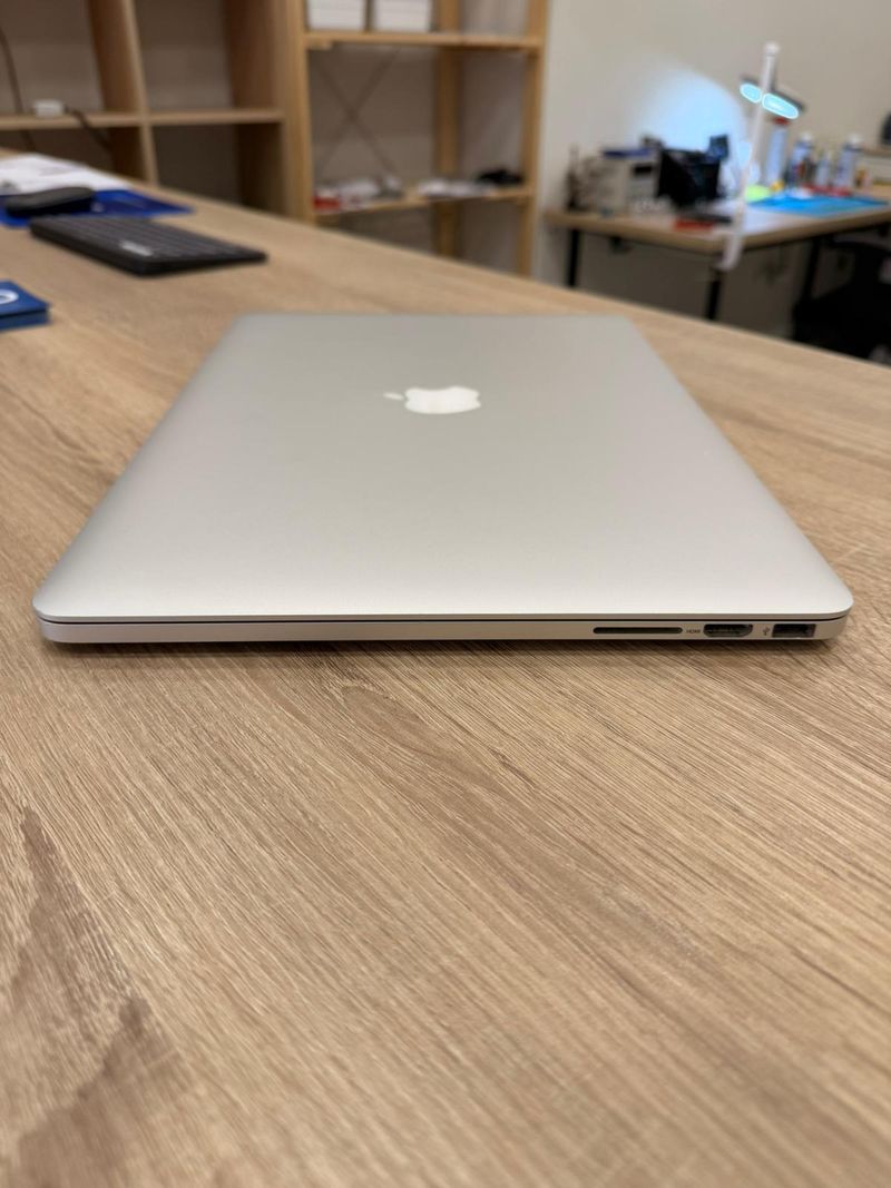 MacBook Pro 15" Intel i7 16GB Ram 256GB SSD Plata afbeelding 3