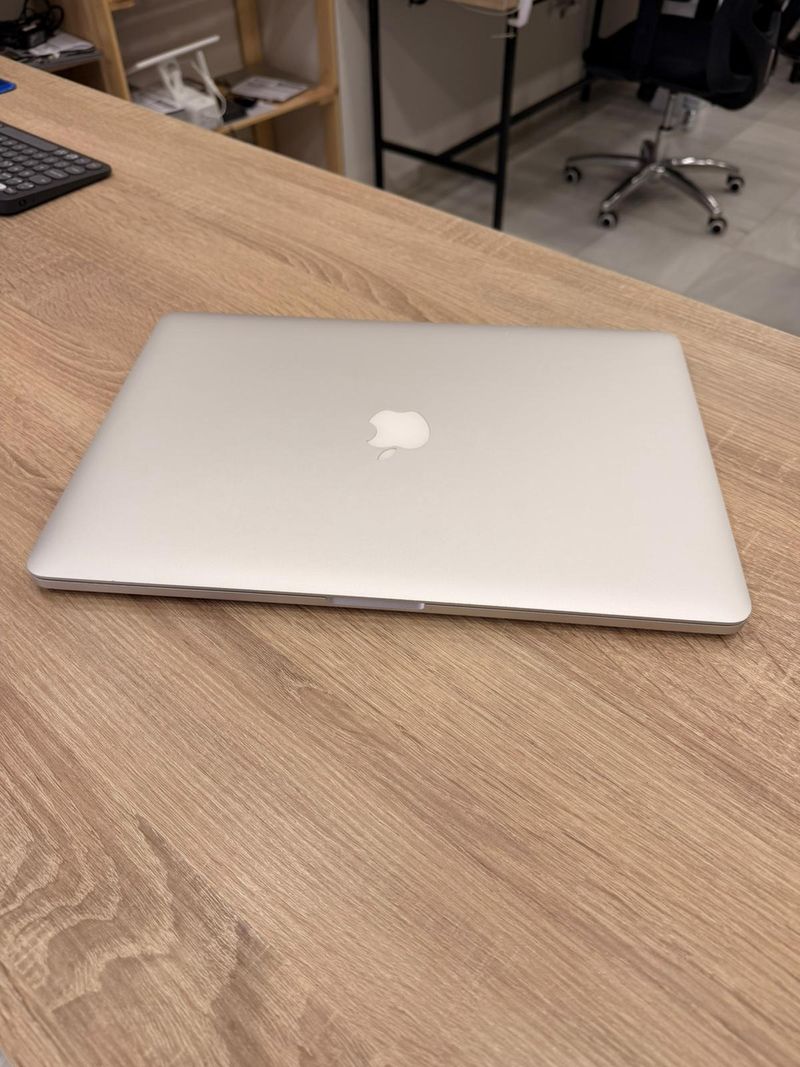 MacBook Pro 15" Intel i7 16GB Ram 256GB SSD Plata afbeelding 2