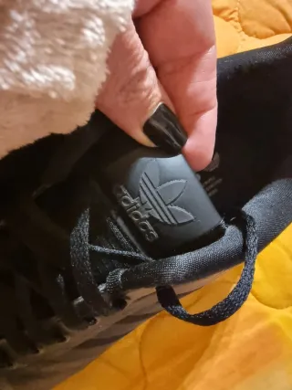 Scarpe sportive Adidas nere