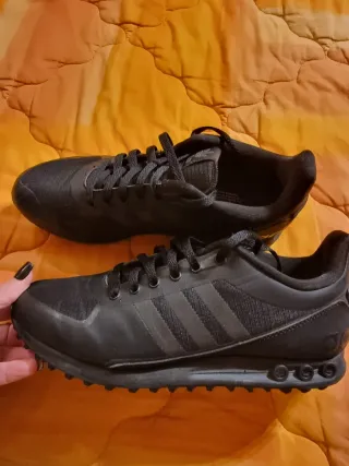 Scarpe sportive Adidas nere