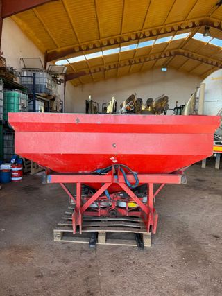 Abonadora Aguirre 2500kg / 24m