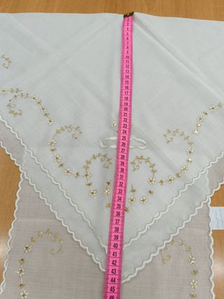 Manteleta fallera batista blanca bord. oro y blanc