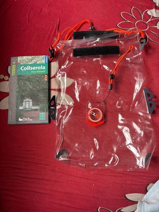 Portamapas, brújula y mapa Collserola