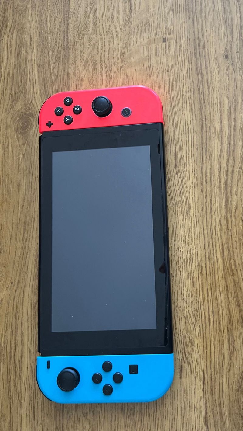 Vendo Nintendo Switch+ mando+ funda afbeelding 5
