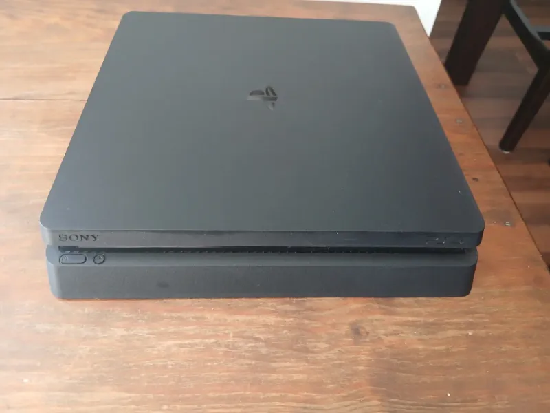 PS4 Pro (PlayStation 4) de 1Tb con Mando Camuflaje