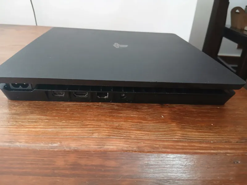 PS4 Pro (PlayStation 4) de 1Tb con Mando Camuflaje afbeelding 2