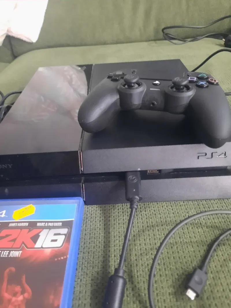 Playstation 4 500GB con mando y juegos afbeelding 2