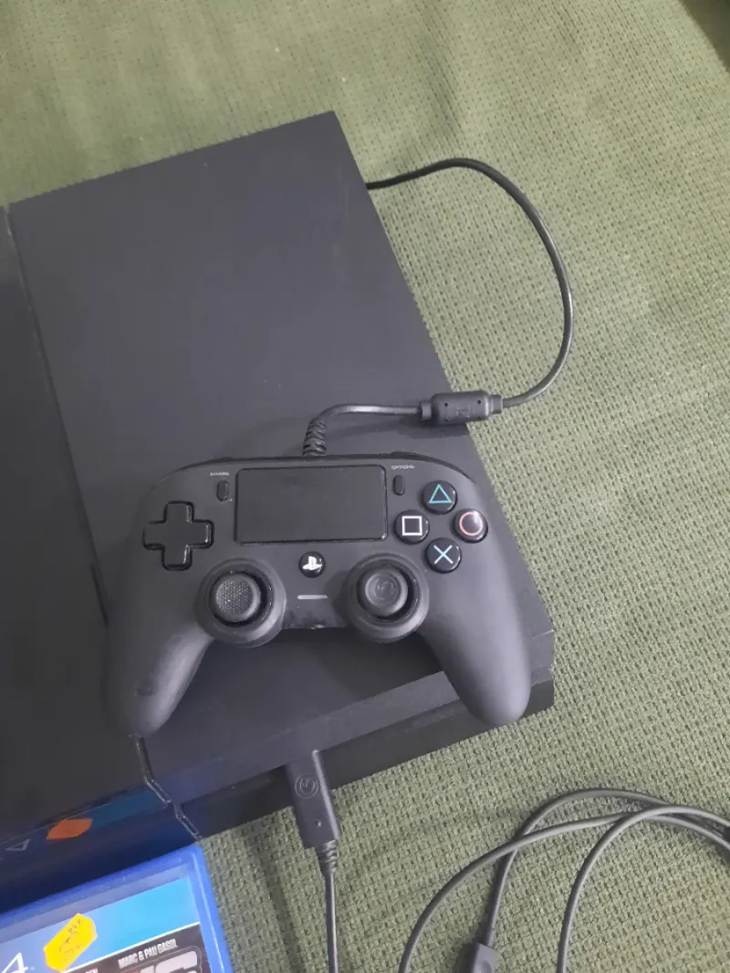 Playstation 4 500GB con mando y juegos afbeelding 3