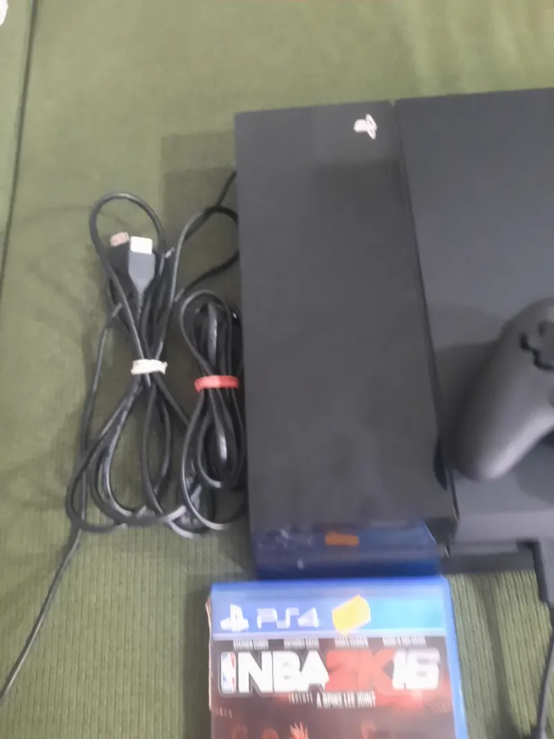 Playstation 4 500GB con mando y juegos afbeelding 4