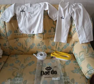 Traje Taekwondo Blanco Niñ@ + Cinturón Amarillo