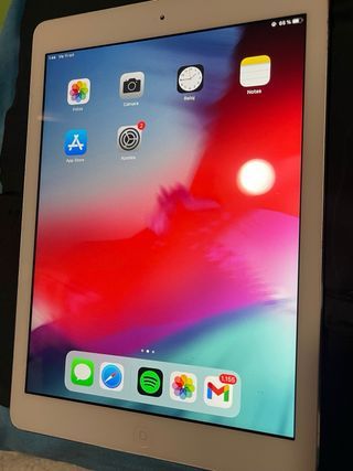 iPad Air Gris Poco Uso afbeelding 2