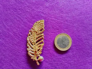 Broche Pluma Dorado con Perla