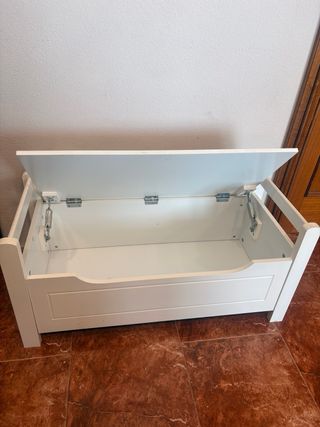 Baúl de madera blanco
