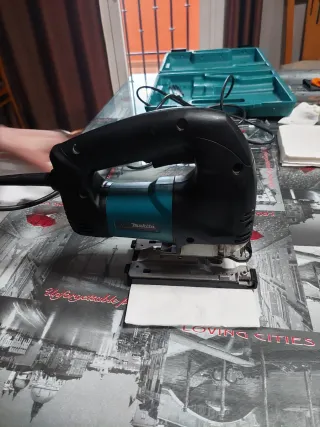 Caladora Makita 720W con maletín