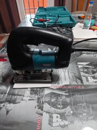Caladora Makita 720W con maletín