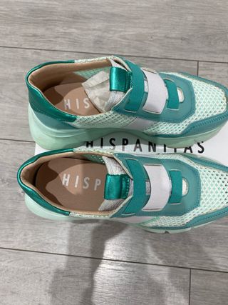 Zapatillas deportivas verde azulado y blanco