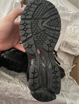 New Balance 1906A Negro y Rosa