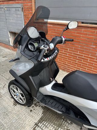 Piaggio MP3 400 HPE Gris/Plata