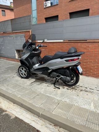 Piaggio MP3 400 HPE Gris/Plata