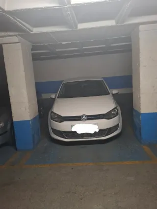 Alquiler garaje coche mediano