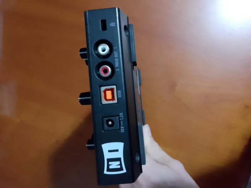 Traktor Z1 - Controladora de dj