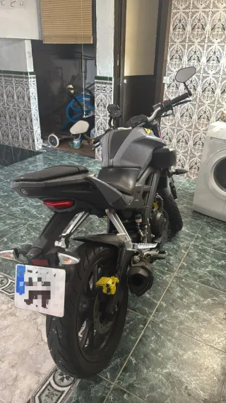 Moto Yamaha MT 125 Naked Negra