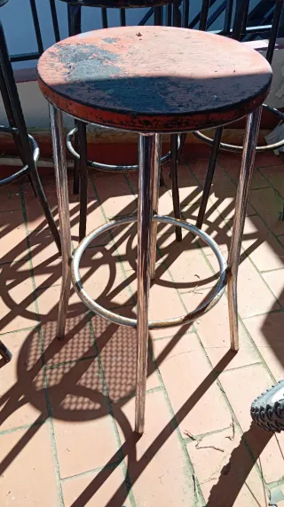 5 Taburetes Altos Hierro y Madera, por 15€ los 5