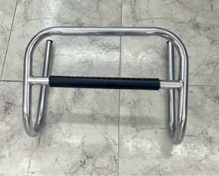 Reposapiés metálico con goma