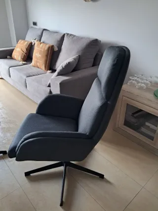 Poltrona Jysk con poggia piedi grigio