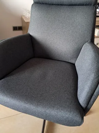 Poltrona Jysk con poggia piedi grigio