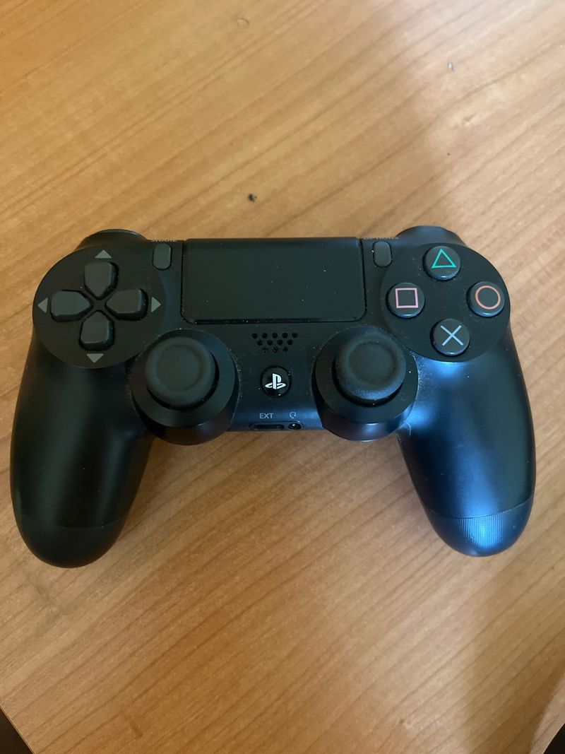 Mando PS4 SE LIMPIA INTERIOR Y EXTERIOR PREENVIO
